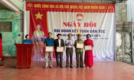 Cẩm Tú Sôi nổi tổ chức Ngày hội Đại đoàn kết toàn dân tộc.